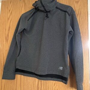 New Balance Running Women’s longsleeve w hood & built in neck gaitor